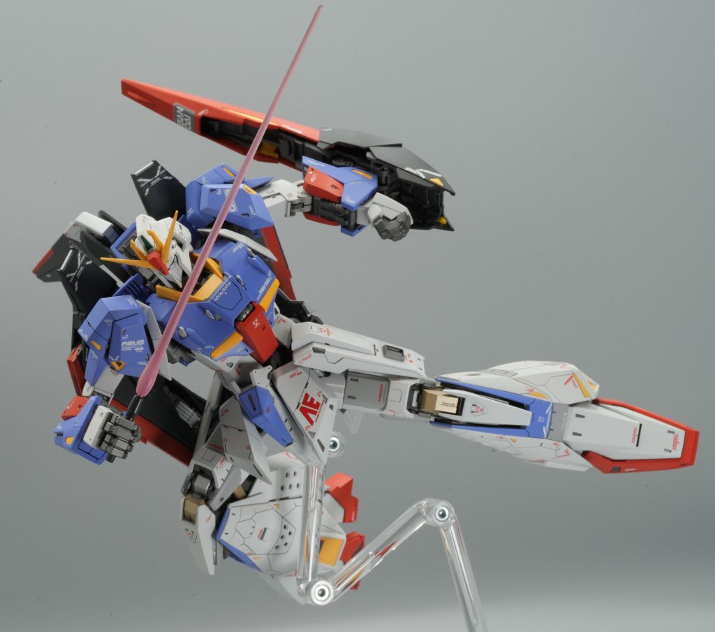 ビームサーベルを装備。