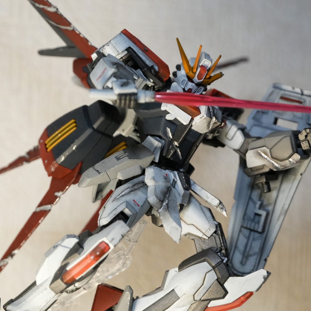 塗装ラッカー塗料でエアブラシ塗装ウェザリングMr.WEATHERING COLOR マルチブラックでフィルタリング要所要所にエナメル塗料のクロームシルバーを使用し筆塗り塗装