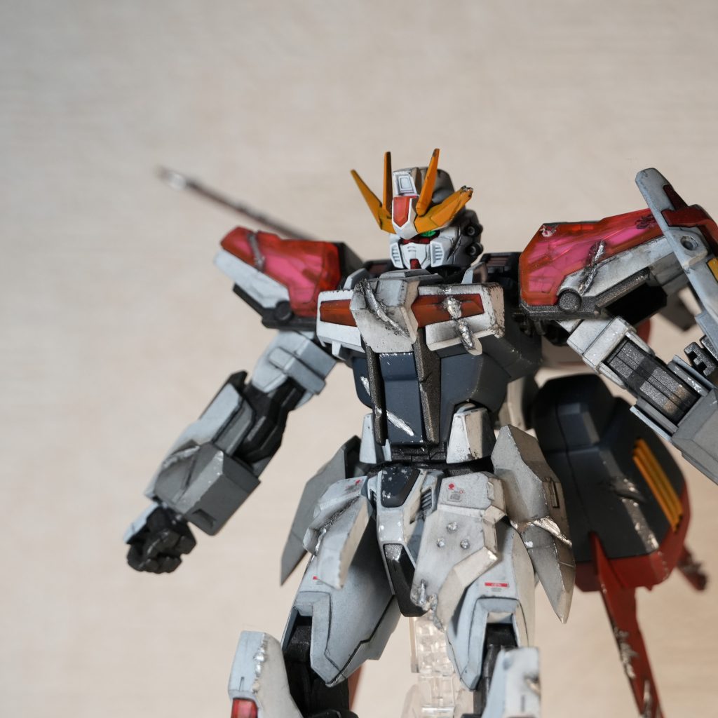 今回の作品はなんと言ってもこの傷のつきよう!!電動リューターを使用してはちゃめちゃに傷つけました。最初の一手がとても緊張...2手目からはスイスイ傷つけられました笑