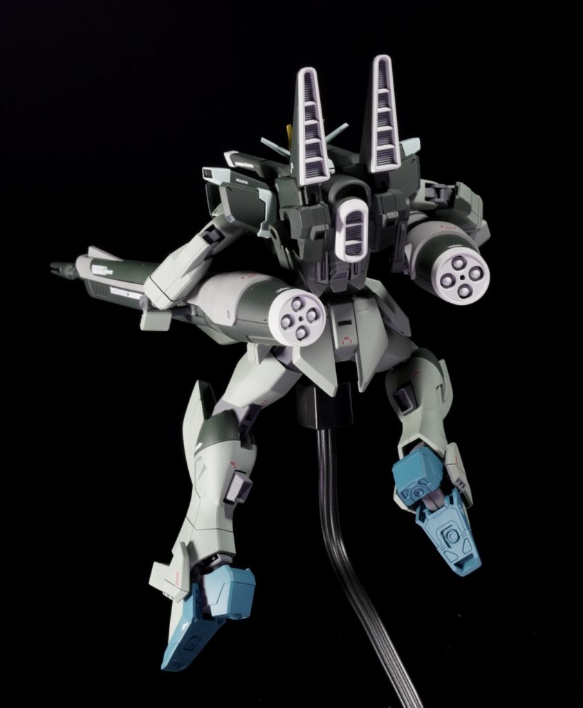 劇中のこの背面には惚れましたねー！スラスター内部の塗装は大変でしたが、しっかり塗分けてよかったです！