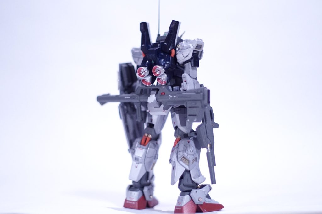 リアビュー今回はふんだんに金属パーツやワイヤーを使いまくりました。