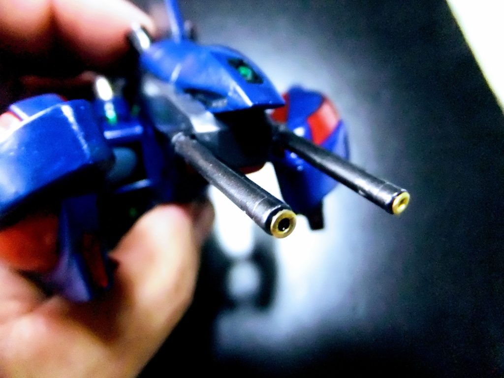 ビームキャノンの砲口は「 極小　ハトメ？」を貼り込んでデティールアップ💦