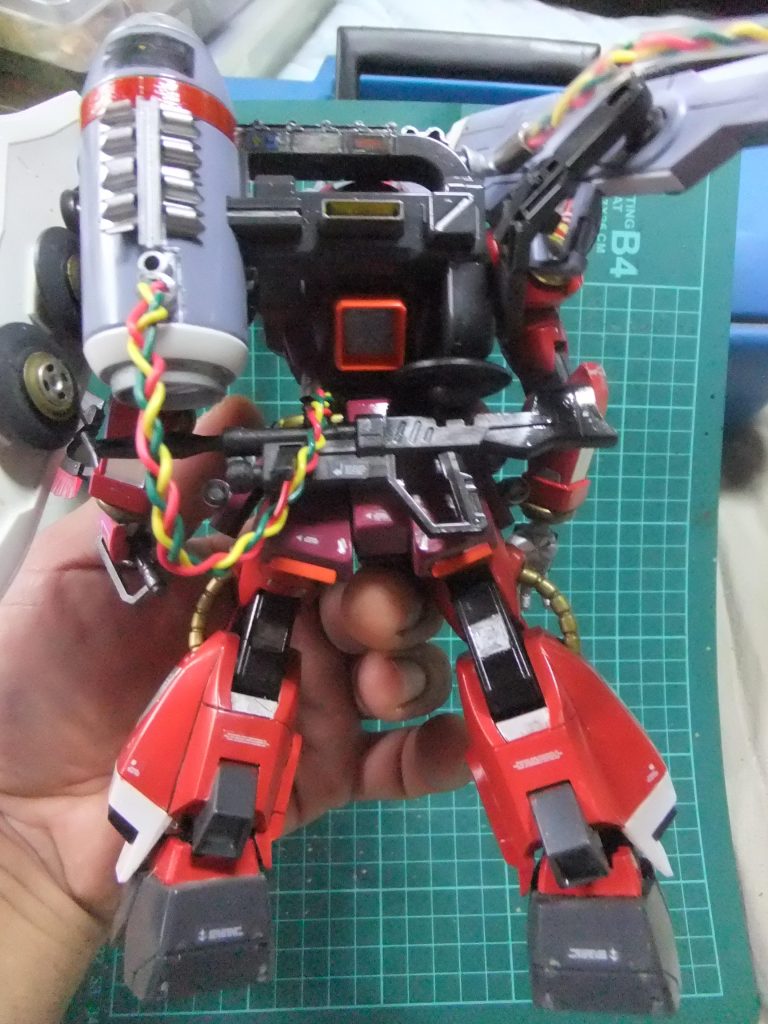 ガナーユニットの放熱板追加、エネルギー伝達ケーブル追加、ライフル部分のデティールアップとなりマス😁