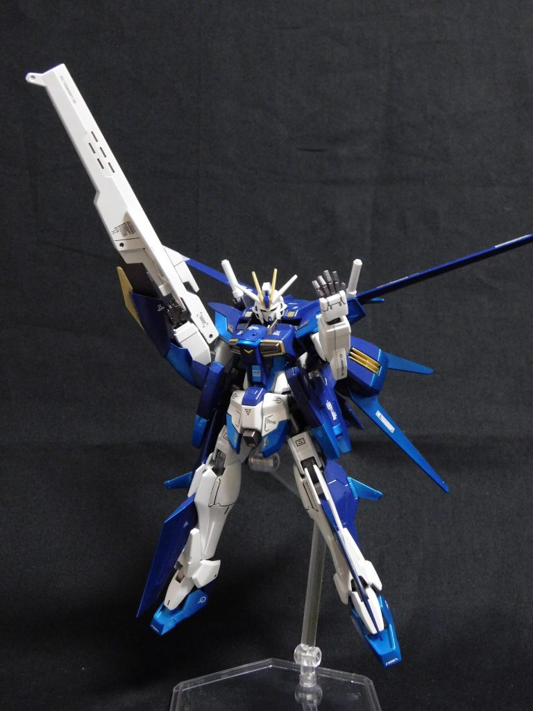 ということで、自分が納得できる可変機構を備えたインパルスガンダムを作ってみました。機体名は「ブルーインパルス」です。HGCEインパルスガンダムをベースに、HGBDインパルスガンダムアルク、HGガンダムキュリオス、そして最新キットのオプションパーツセットガンプラ01(エールストライカー)等をミキシングしています。