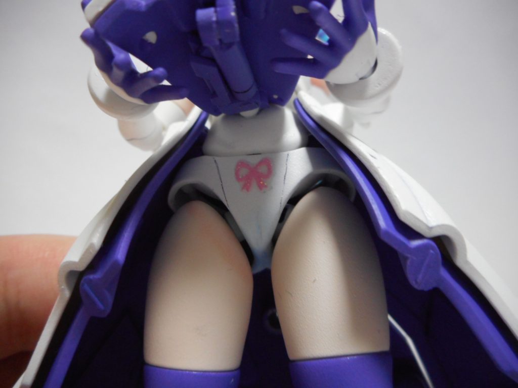 あと、個人的な趣味で白のリボン付おパンツにしたり、太腿肌色に塗ってニーソにしたり、