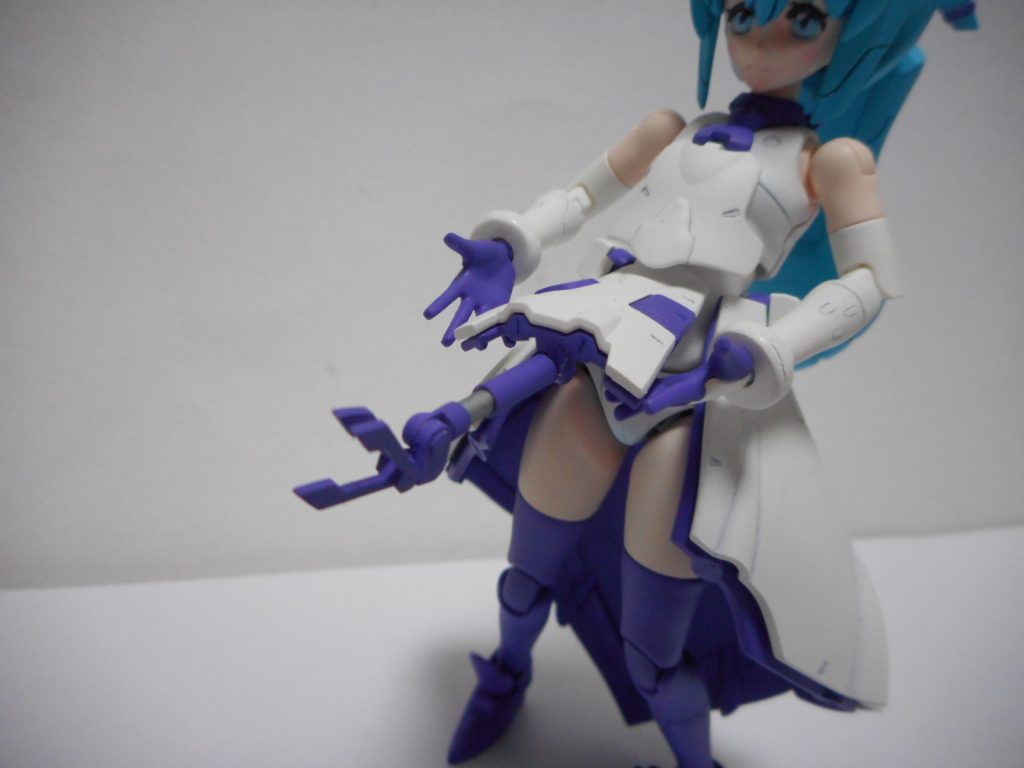 フロントスカートの裏にりっくんよりもご立派かもしれないサブアーム仕込んでみたり。