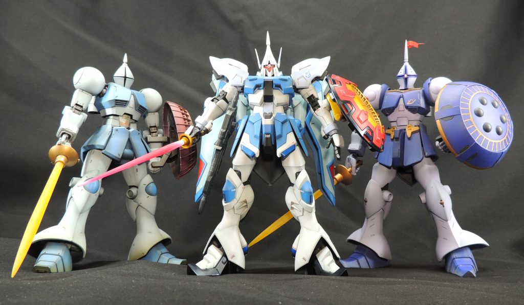 手持ちのマ・クベ専用ギャン、ボス・ロレンツォ専用ギャンとの揃い踏みです。それぞれ異なる作品に登場していますが、デザインに共通性があり興味深いです。