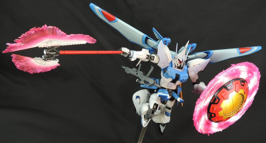 ＵＶレジンでビーム刃を追加し、エアブラシ塗装とた「自航防盾」及び「ビームアックス」は、迫力あるディスプレイを演出してくれます！