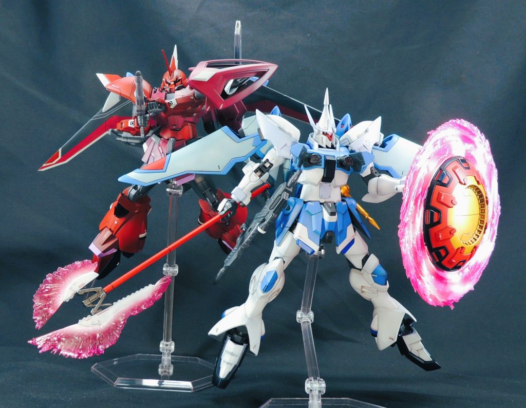 ゲルググメナース（ルナマリア・ホーク専用機）とのツーショット。中・長距離支援仕様と近接戦特化仕様との対比という感じでディスプレイしてみました。