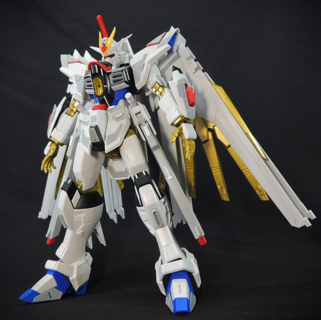 仮組中の写真です。白色と灰色の箇所はプラ板とプラ材の貼付です。