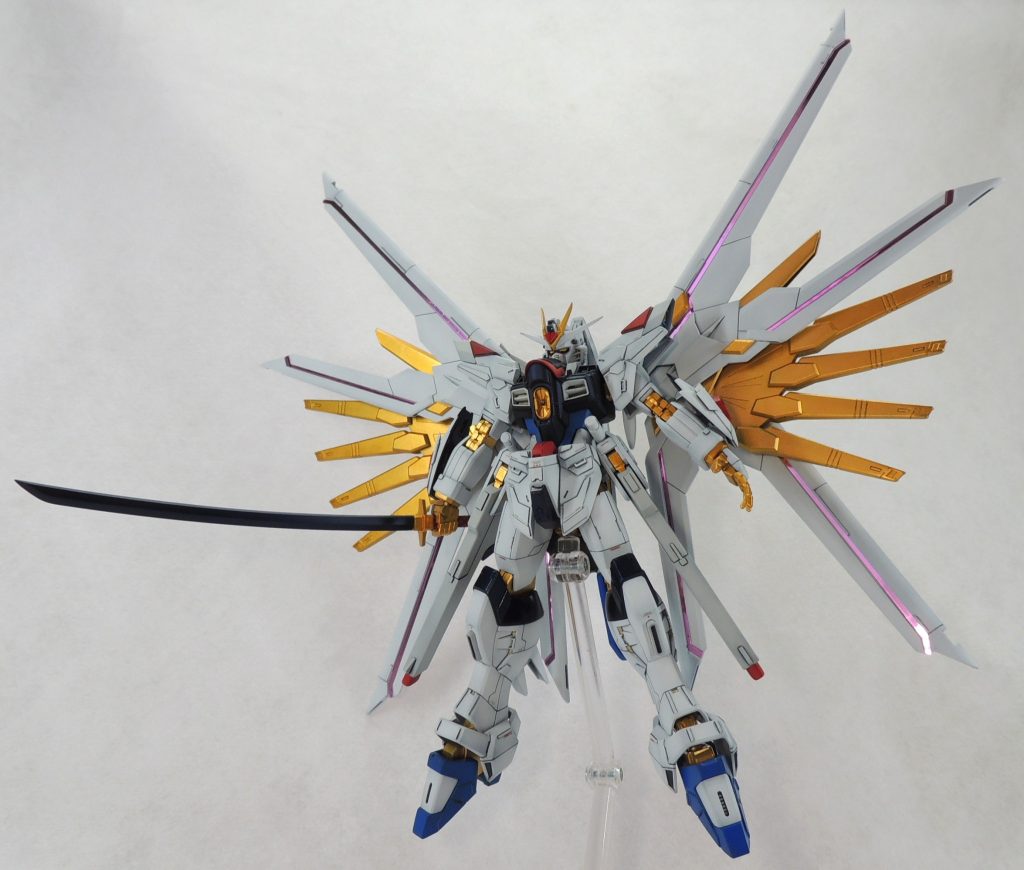 「対艦刀フツノミタマ」を右手に持たせてみました。