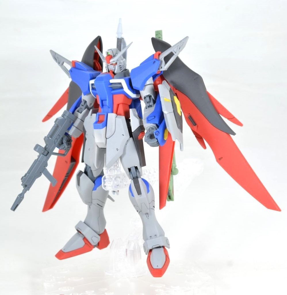 本体のデスティニーガンダムSpecⅡです。HGCEのデスティニーを一部色変えし、シルエットシステムを接続するためにところどころ3mm穴をあけています。