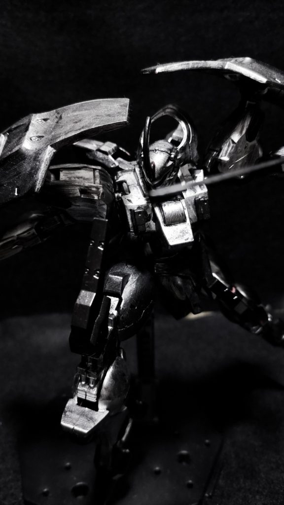 まもなく10歳の息子の作品です。ダリルバルデ筆塗り全塗装！テーマは某ハンターゲームのリオレウス希少種、銀火竜です。テーマの通りにとにかく銀色に塗装しております。