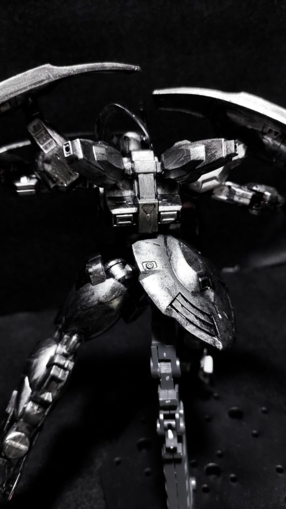 本当にリオレウス希少種のような風合いが出ておりカッコいいです。頭のカチカチなオッサンには真似できない作品でした！