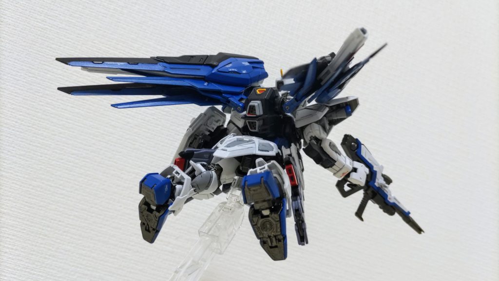 バックパックもマスキングで塗り分け、特に難しくなかったですね。