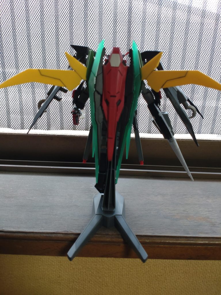 バックパックにガンダムダブルオークアンタのファンネルを取り付けました。