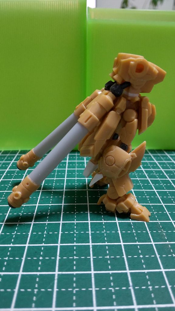 設定通り、ランドセル下部に取付けましたがボールジョイントが気になる。最終的に目立たないことを祈りましょう。