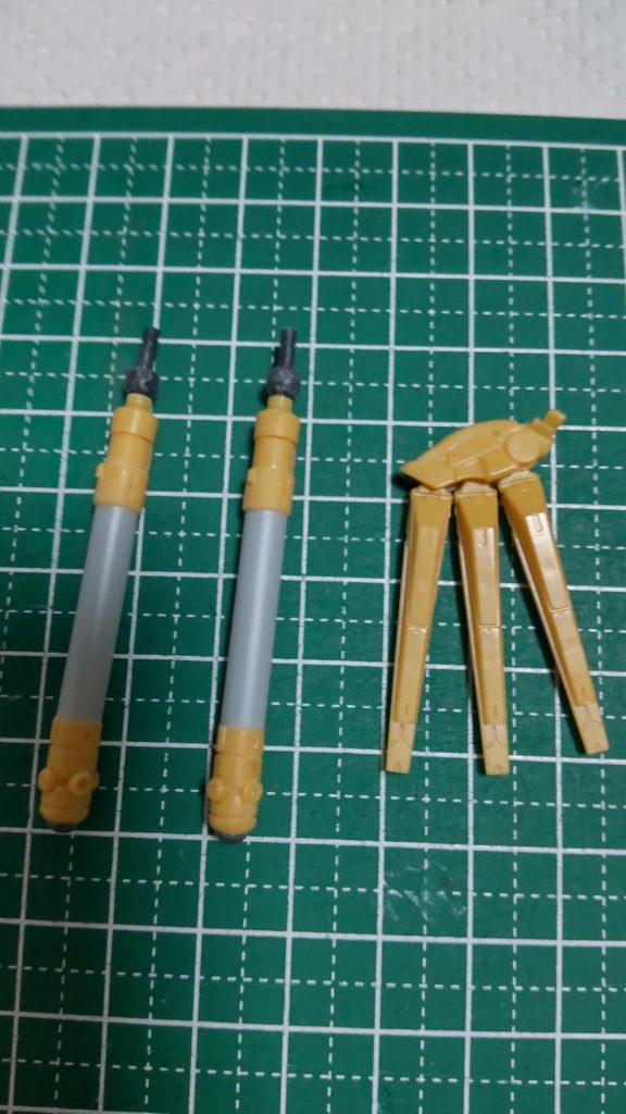 プロペラントタンクは大型化と可動式を試みました。ファンネルバインダーは上部に丸味加工と取付け角度を変え広げています。