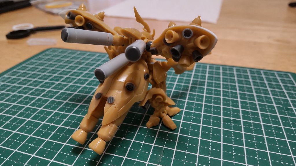 各所に情報量の追加、バーニアの大型化及び追加。足裏に情報追加