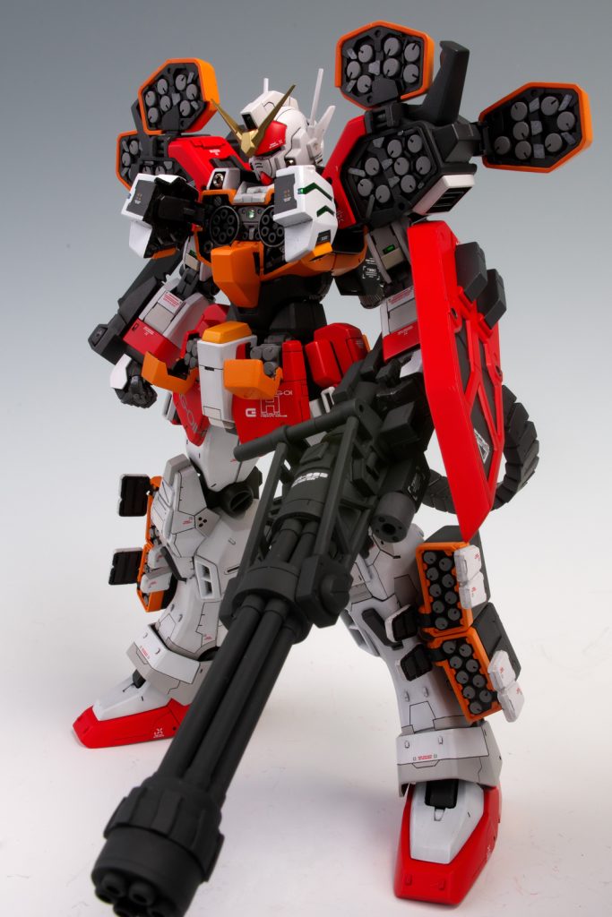 ヘビーアームズ EW フル装備 漢は黙ってバルカン砲。今回、塗装は主にガイアカラー使用。Exセミグロスクリアープレミアムで仕上げてますけど、しっとり艶が抑えられていい感じ。