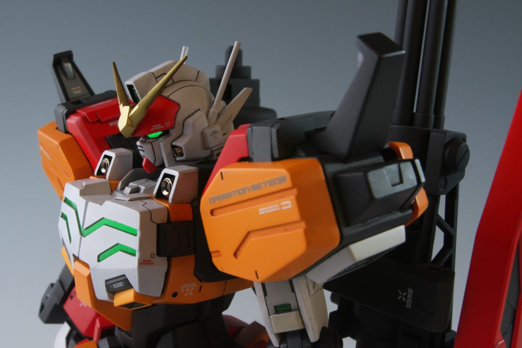 今回、センサーの発光にLEDを仕込んでみました。最近はAmazonで配線済みのチップLEDを売ってるので、ハンダが苦手な私でも簡単に電飾できていいですね。