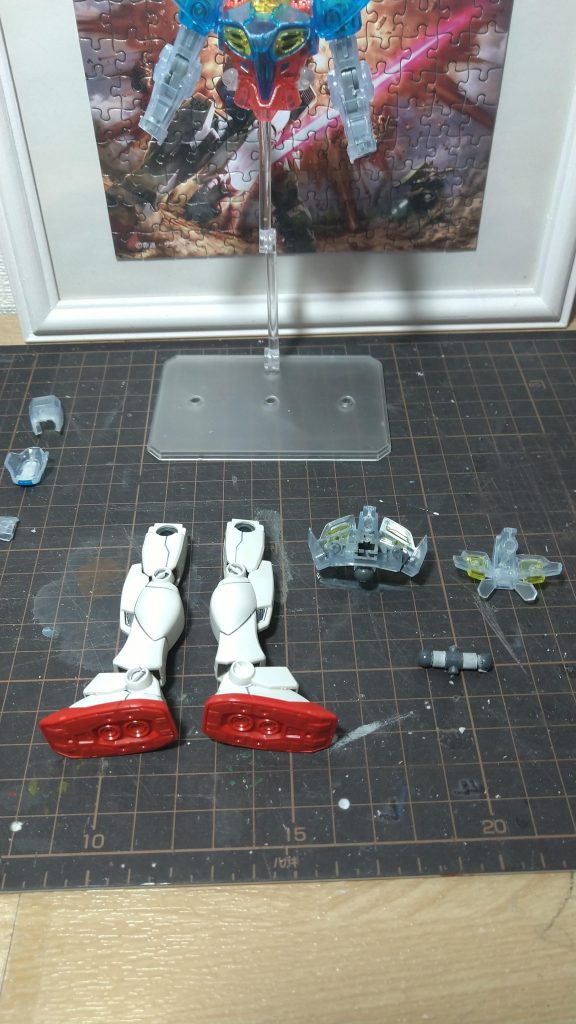 脚パーツはジャンク化したガンダムの脚を付け替え、接続パーツを新規製作。