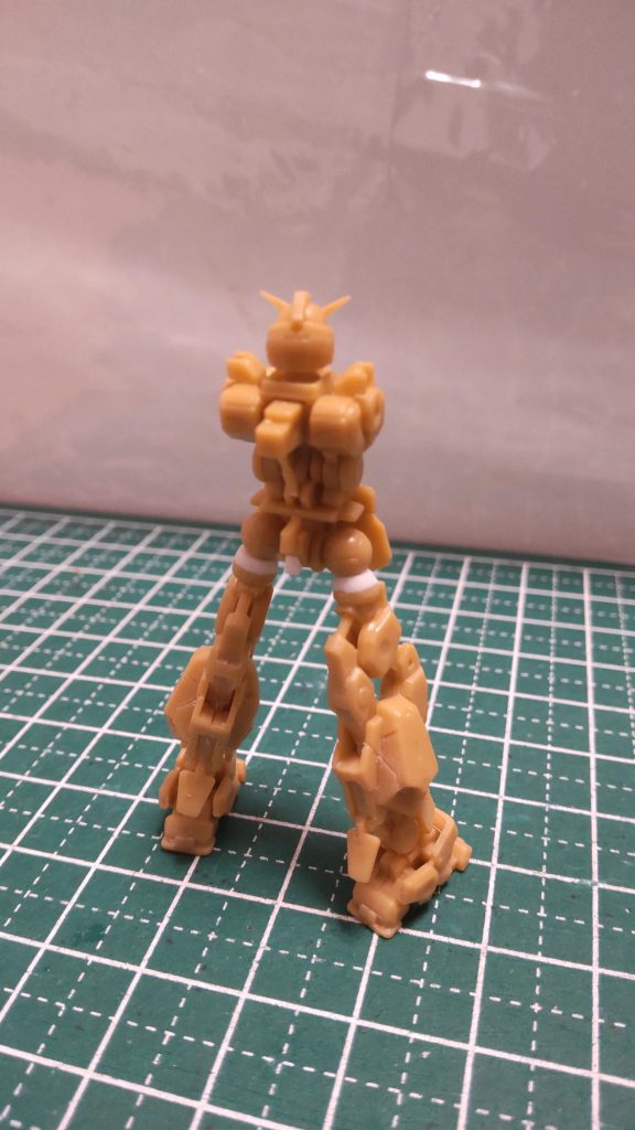 脚部は延長させつつ向きを調整しています。