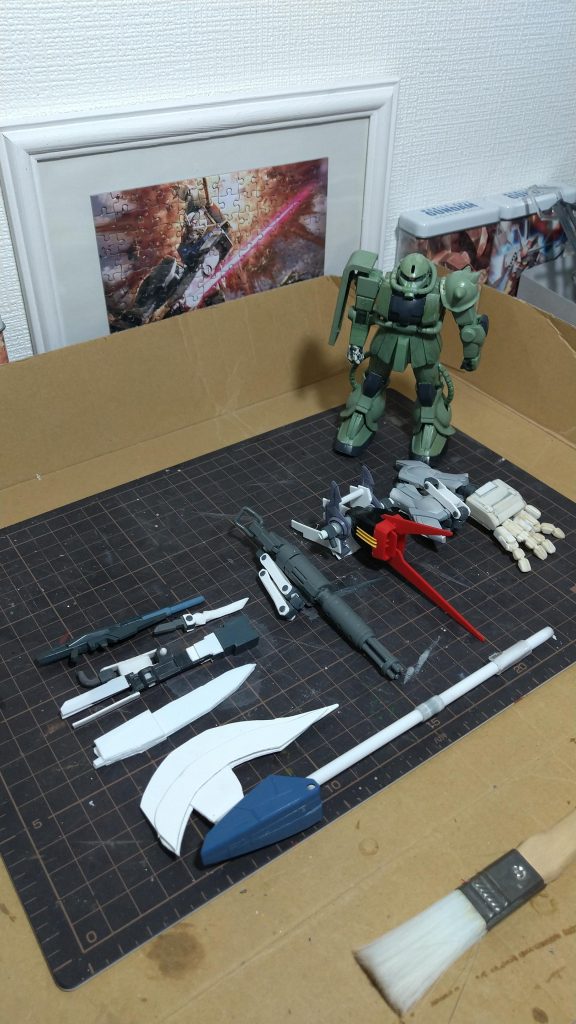 武装一覧。我が家にあったジャンクパーツ、余剰パーツ、プラ板プラ棒を活用して製作。ちなみにビックハンドは別のキットに使用するつもりで製作したものの、結局使わずに閉まっていたものをようやく使いました。