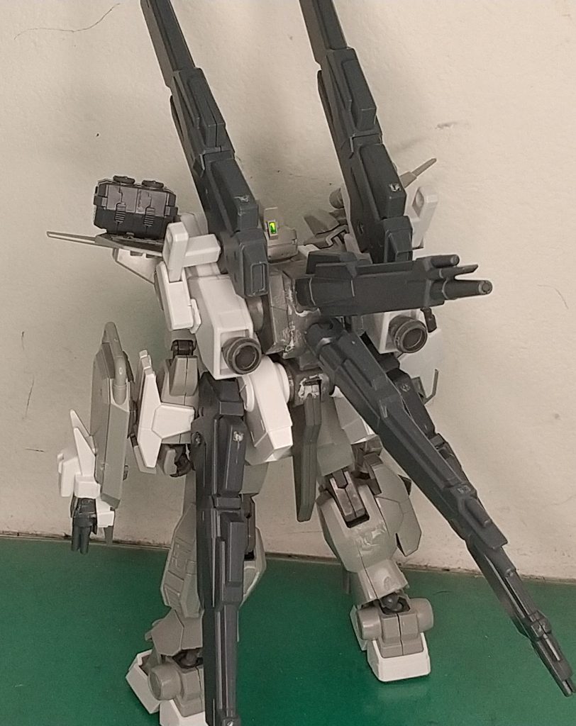 背部ファンネルは上で言っていたように、アカツキを意識した配置にしてます。