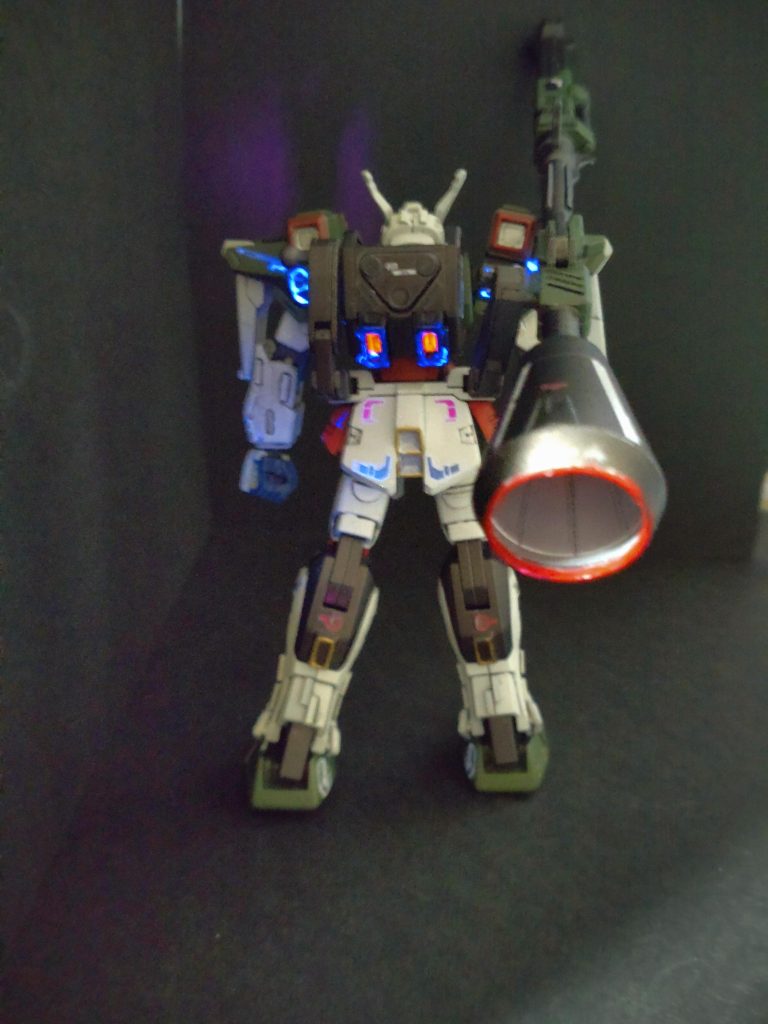 バックパックバーニア青武器バーニア赤脚部バーニア金今回色々試して…黒系には金白系には青がカッコいいかなこれからは基本にします