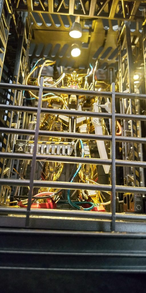 煽りしてみました!撮影の難しさ実感しました。40年ぶりでガンプラの進化、近頃の100均進化凄いですね。最後までご覧いただきありがとうございました!