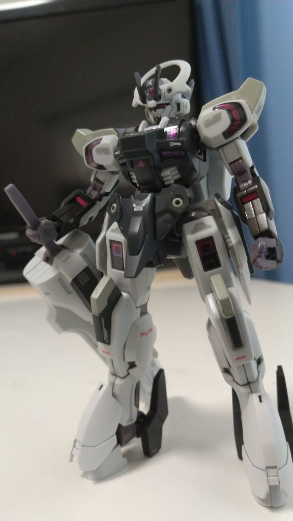 イメージとしては、20年後に再設計されたのに使われることなく倉庫に眠ってた機体。それを見つけたラウダの娘が勝手に持ち出して…みたいな(笑)