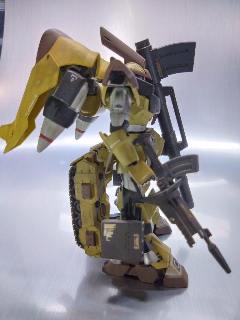 足は30mmのアルト陸戦仕様の下部分、履帯を使いハイマニューバにつけれるように改造しました