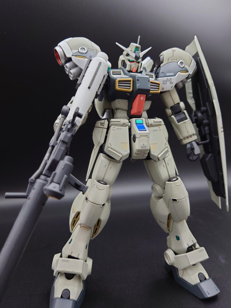 GP04本来のカラーリングも好きですが、このときはガルグレーとネイビーブルーで塗りました。シーマの乗機になる機体なので、海兵隊…転じて海軍的なイメージがあったような気がします。