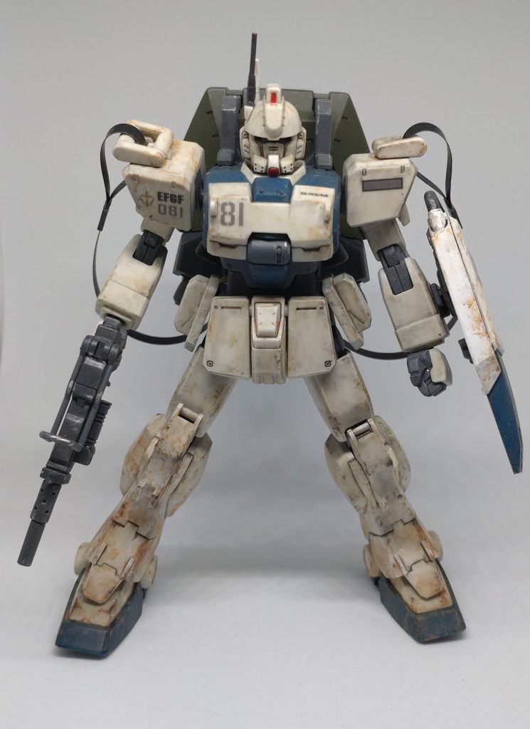 色の足りない部分は筆塗りで塗装してます。シールはキット付属のマーキングシールを余白を切って貼っています。陸戦型ということで、土汚れをイメージして全身にウェザリング。