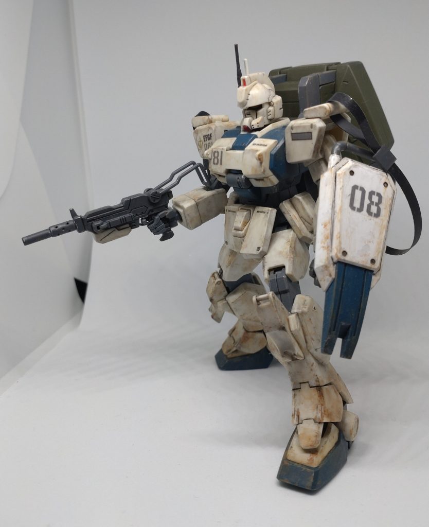 シンプルなデザインがカッコイイ!あまりにもシンプル過ぎるから、キットにパラシュートパックなんて付いてるんでしょうね。