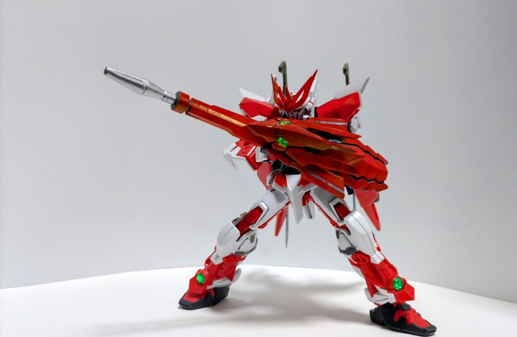 シールドビームライフルワイバーンアイセンサーにより精密な長距離射撃も可能。