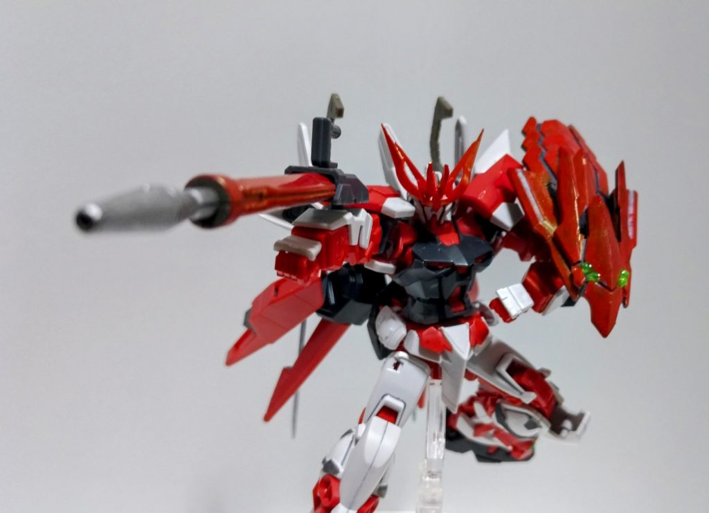 分離し腕部ビーム砲としても使用可能