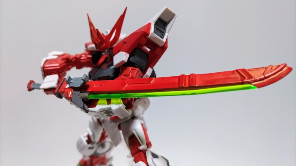 ガーベラストレート改　鞘にビームブレードを内蔵し改修が施された本機のメイン武装。