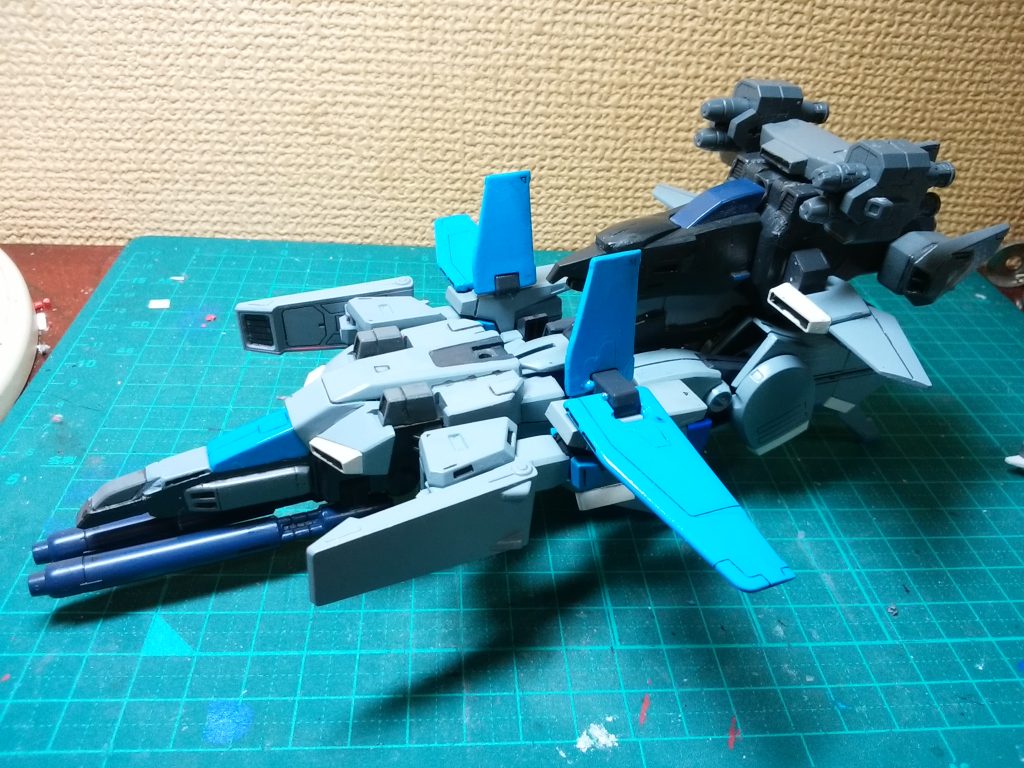 先端のコクピットの後部分を少し短縮、 