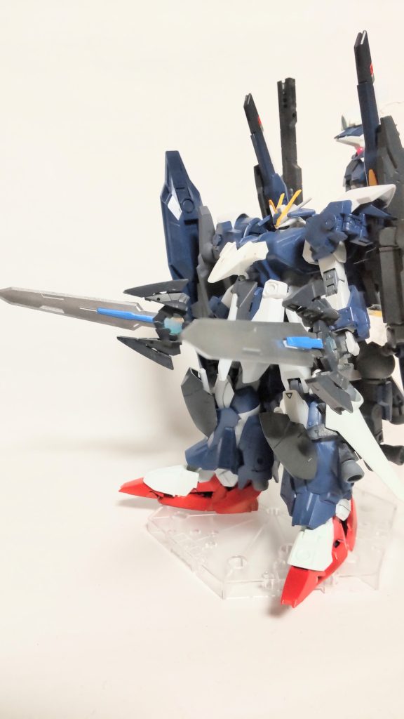 エクスカリバー対艦刀を小型・改修した双剣。