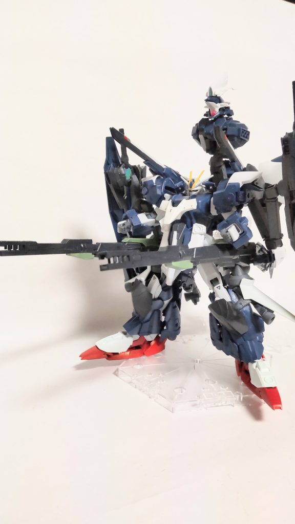 ケルベロス高エネルギー超射程ビーム砲とデリュージー超高初速レール砲を強化した2種類の砲戦装備。