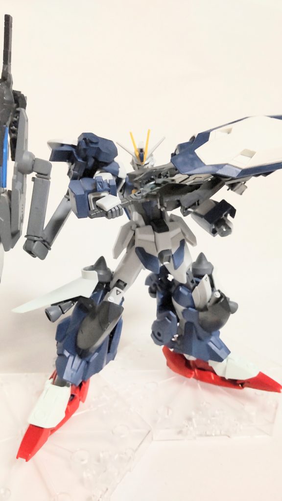 ザクウォーリアを参考にシールド裏から抜剣できるように。