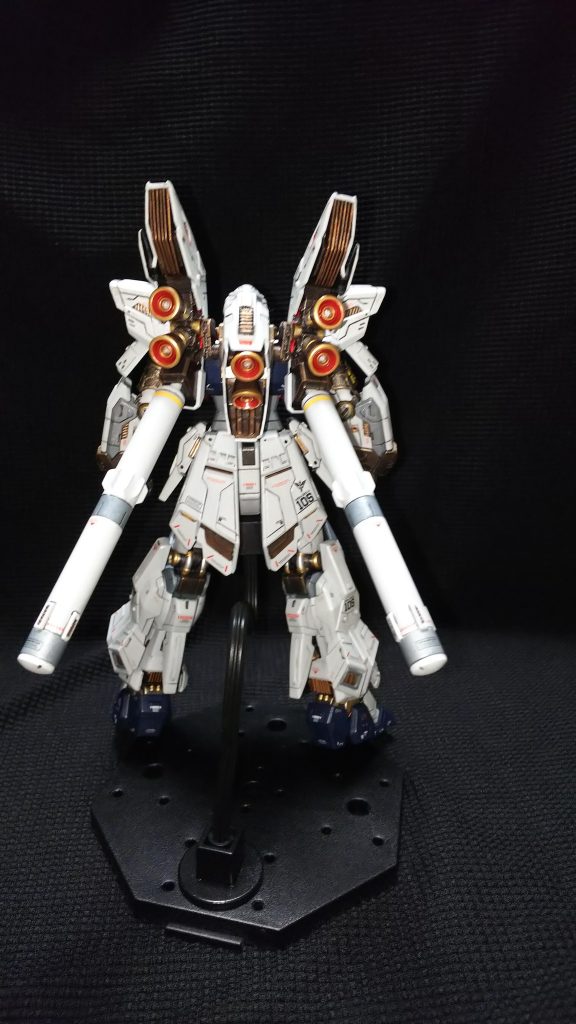 翌日、思考機能も回復し、黒背景にしたら雰囲気出るかなと思い再撮影。んー、あんまり変わらないな。まぁ、おじさんなりに楽しんで製作できたので、全て良しとします。