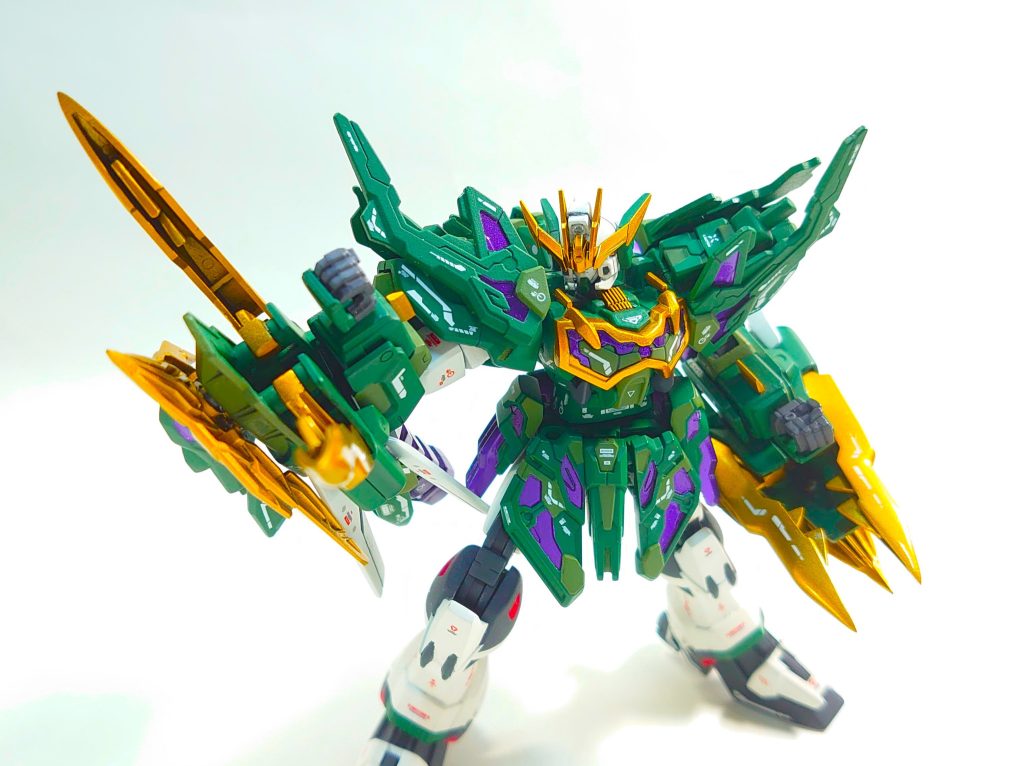 片腕で拘束した相手を勢いよく引き寄せ、もう片方のドラゴンハングを相手に全力で叩き込む『翔竜閃』という今作オリジナルの技もあります。これは鉄血シリーズにおけるナノラミネートアーマーや、SEED機体のPS装甲やVPS装甲、TP装甲といった物理攻撃に耐性のある装甲を力づくで突破するための技です。