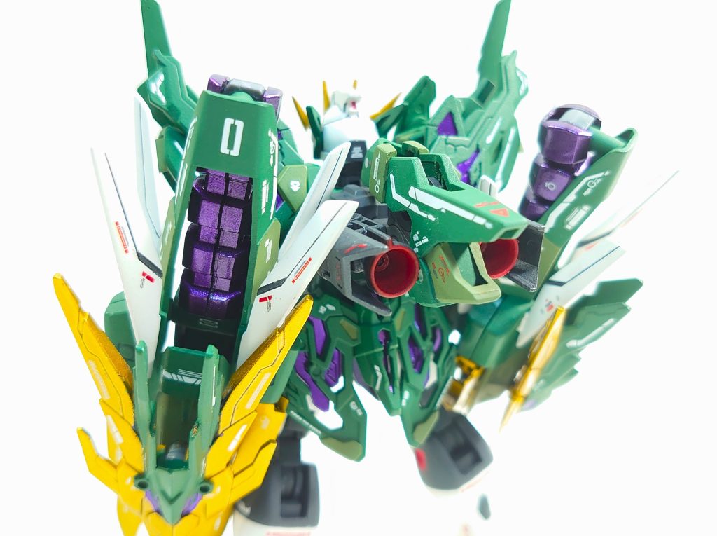 背部ブースターはクロスボーンガンダムのフレキシブルスラスターを参考に、従来の上下可動に加え左右にも動くように改良されてます。