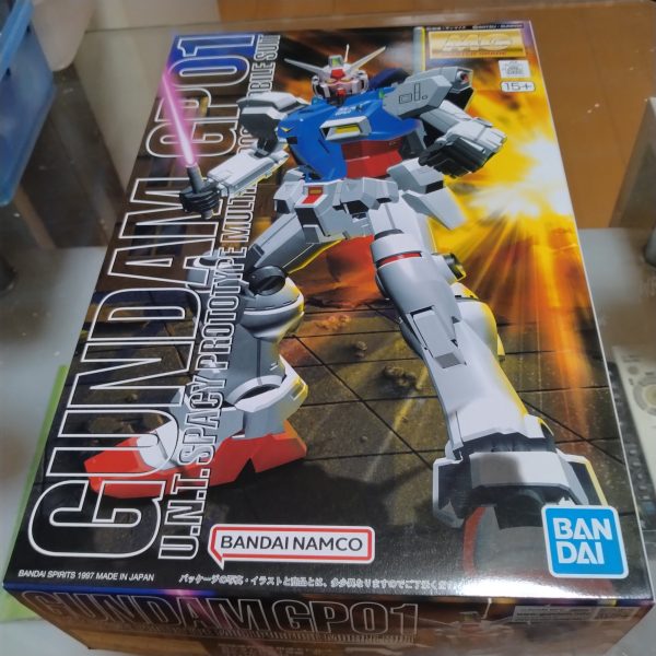 先ほど、ゼフィランサスが届きました！それで気付いたのですが！青バンダイのMG.GP01を初めて見るような気がします！いつも赤バンダイだったので！ちょっと嬉しいかも！（笑）今日はパーツカットくらいはやっておこうかなと思います！（笑）元々来るのは明日くらいと思っていたので！明日からは本格的に製作に入っていこうと思います！（笑）