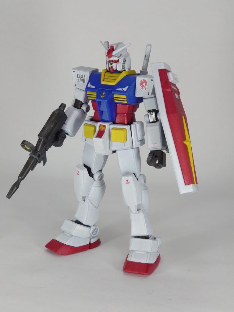 というわけでまずはガンダムからHGUC初期のキットなので合わせ目消しをする場所が多かったり、細かい色分けがされてない所もありますが、原作寄りの造形はリバイブ版等にはない魅力を感じますね。
