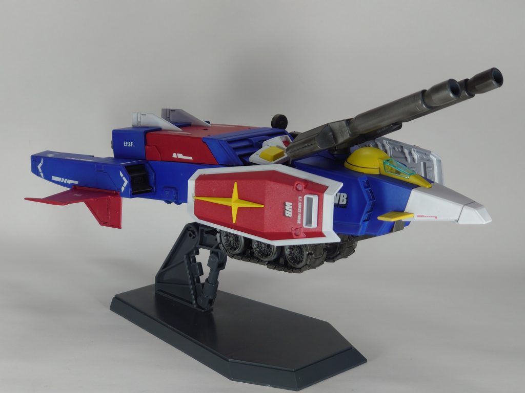 今回の製作、赤・青・黃の三色に関しては缶スプレーで塗装してます。エアブラシ塗装を本格的に始める前に購入した缶スプレーがずっと残ってるままだったので、使えるやつは消費していこうと思い、エアブラシでの塗装と並行して使用しました。