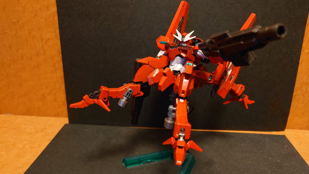 変形機構により4脚形態への変形が可能で、重力下における高い飛行能力、安定した滞空能力を発揮し、圧倒的火力による爆撃機としても機能します。